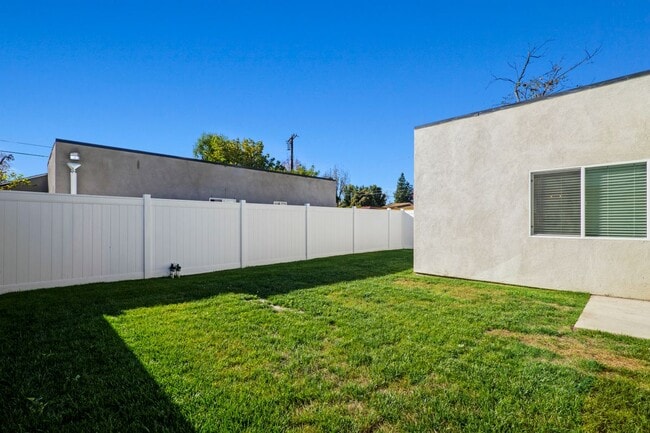Building Photo - 17434 Saticoy St