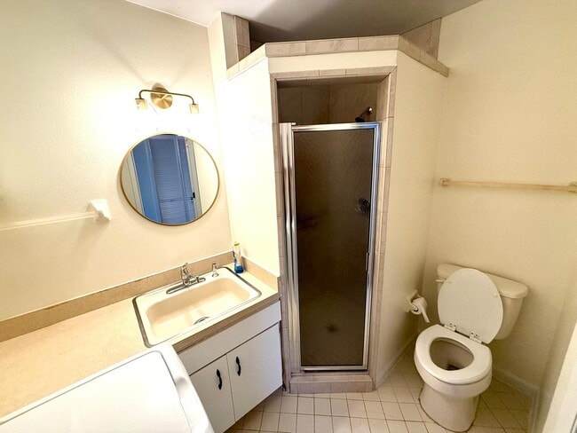 Building Photo - 1002 Jeffords St