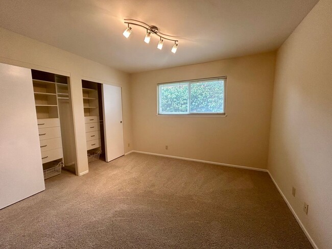 Building Photo - Carpinteria 3 Bedroom House - Available Au...