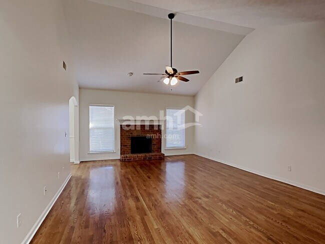 Building Photo - 399 Meigs Dr