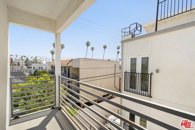 Building Photo - 158 Mariposa Ave