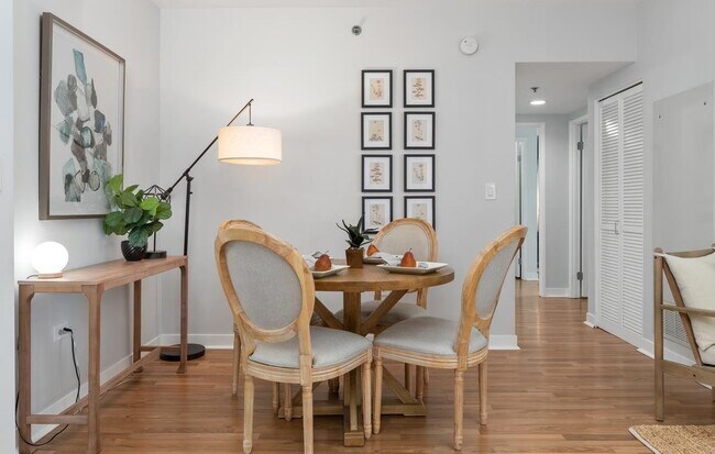 Building Photo - 425 W Beech St