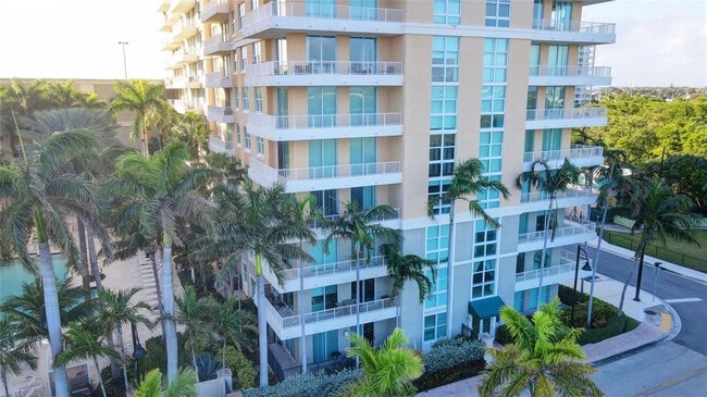 Building Photo - 700 E Boynton Beach Blvd