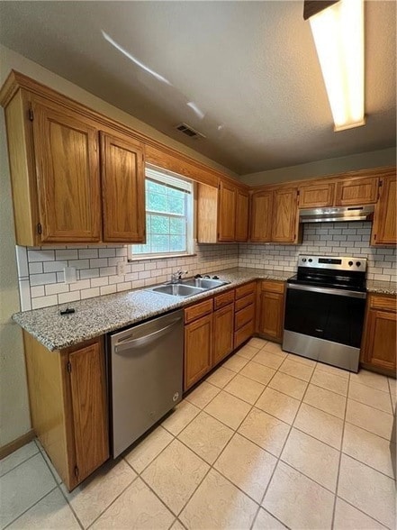 Building Photo - 2229 E Cinnamon Way