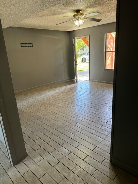 Building Photo - 984 Asheville Dr