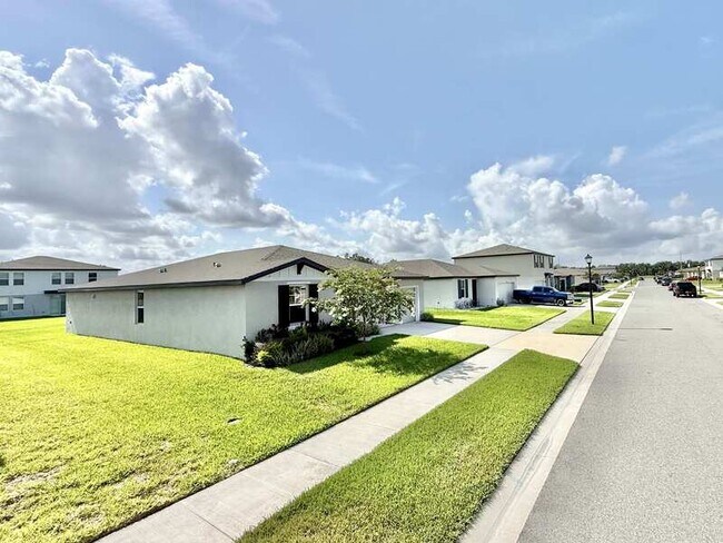 Building Photo - 3410 Bonsilva St