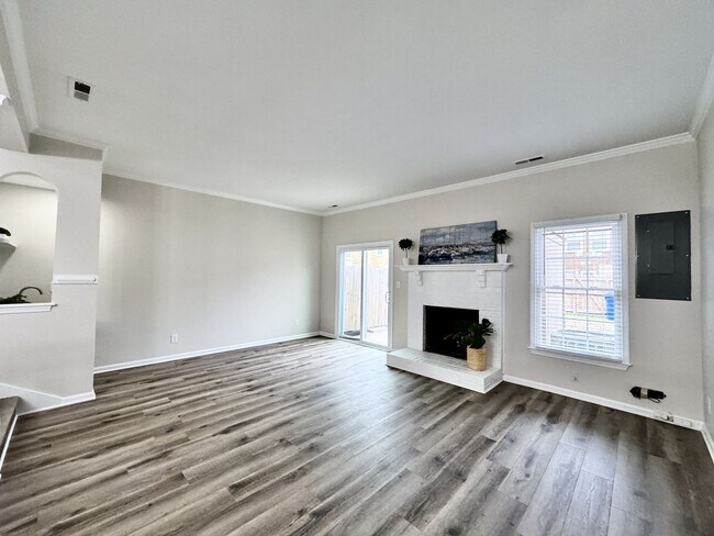 Building Photo - READY NOW!! Completely Updated 3-Bedroom Townhome in Kempsville Lake! Fenced Backyard - Pet Frien...