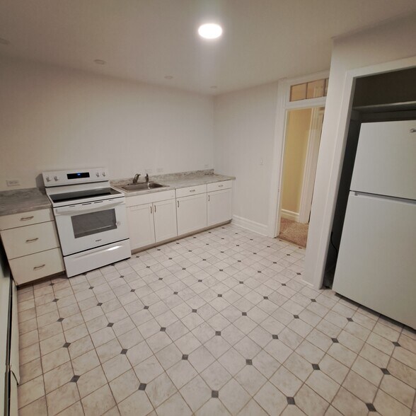 Kitchen - 85 W Hanover Ave