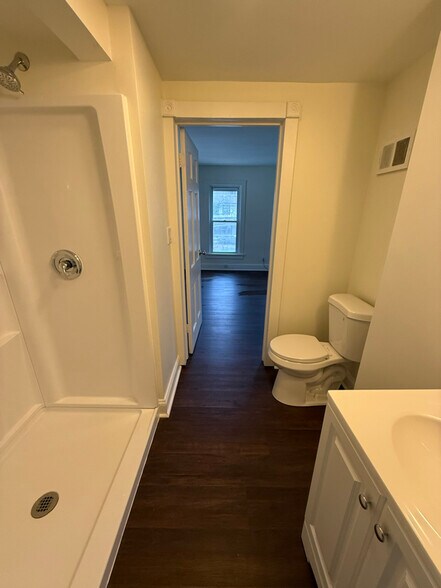 Building Photo - 426 E Benton St