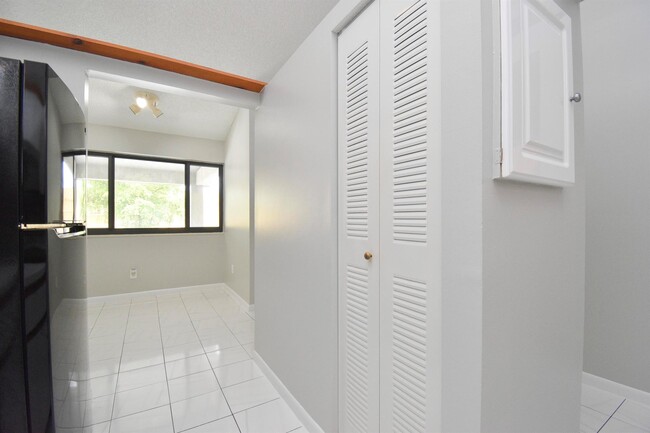Building Photo - 3100 NW 46th St
