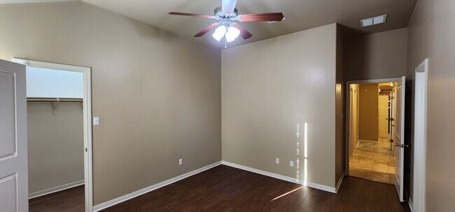 Building Photo - 3 Bed / 2 Bath Duplex - Bunny Trail Area -...