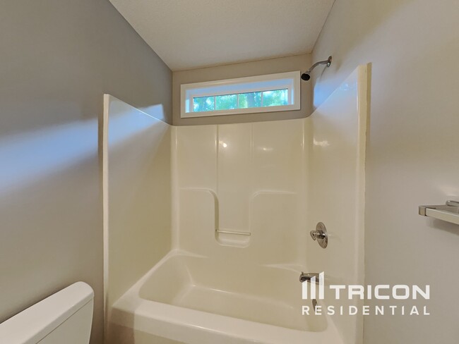 Building Photo - 225 Joes Ct