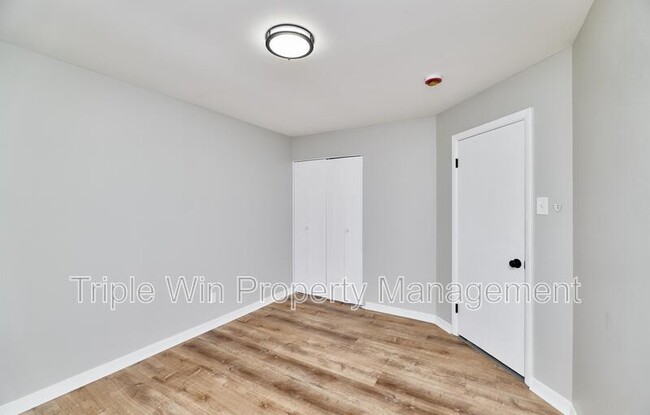 Building Photo - 10531 Fabick Dr