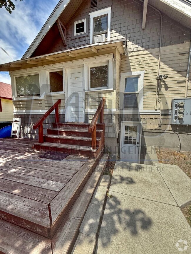 Building Photo - Garland Triplex