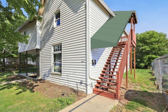 Building Photo - 118-118 1/2 Logan Ave