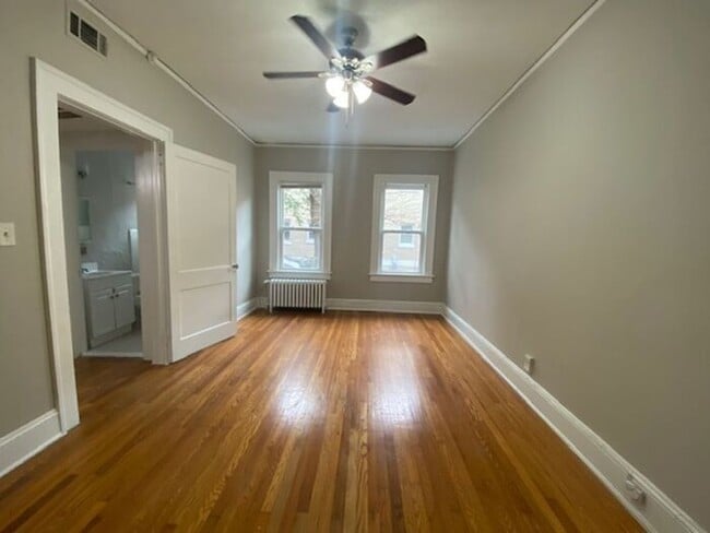 Building Photo - Experience the best of VA Highlands living! Cozy One Bedroom Apartment Available Now!