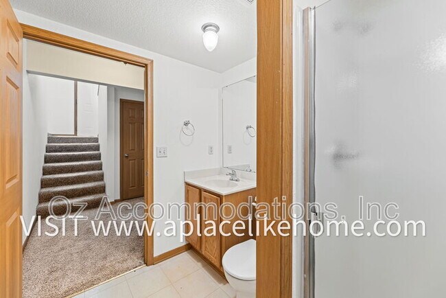 Building Photo - 8626 N Cleveland Ln