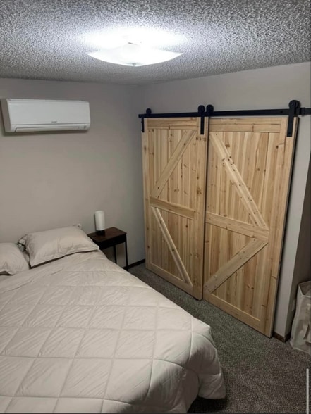 Building Photo - 308 W 6th St