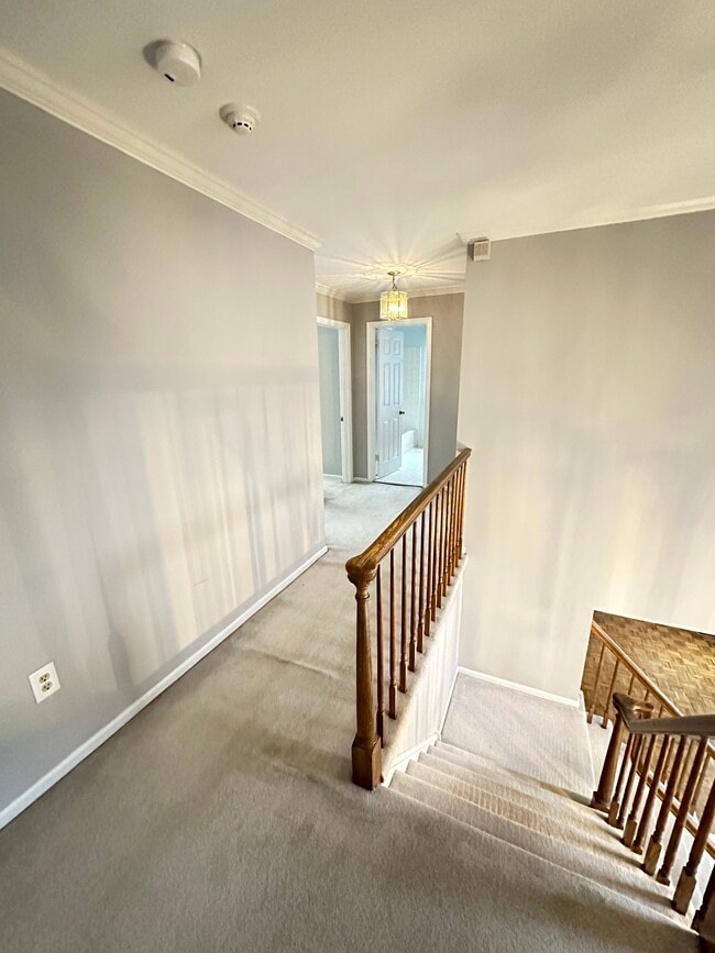 Building Photo - 10 Victoria Way