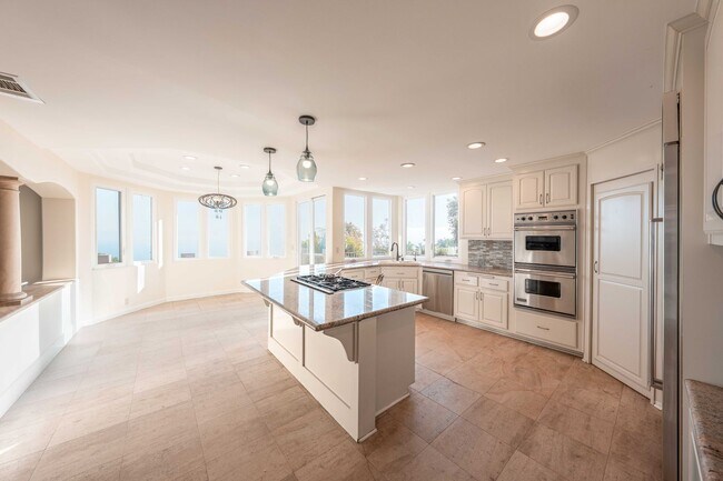 Building Photo - 3355 Palo Vista Dr