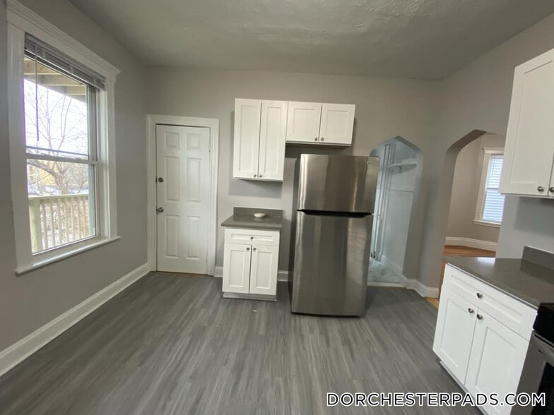 Building Photo - 39 Harwood St