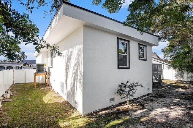 Building Photo - 3412 Springfield Dr