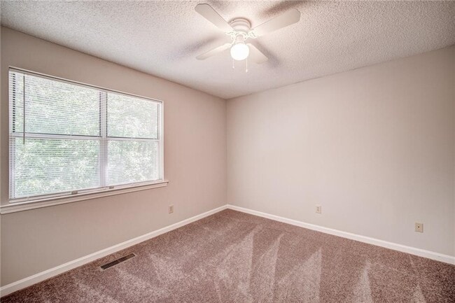 Building Photo - 4084 Hidden Hollow Dr