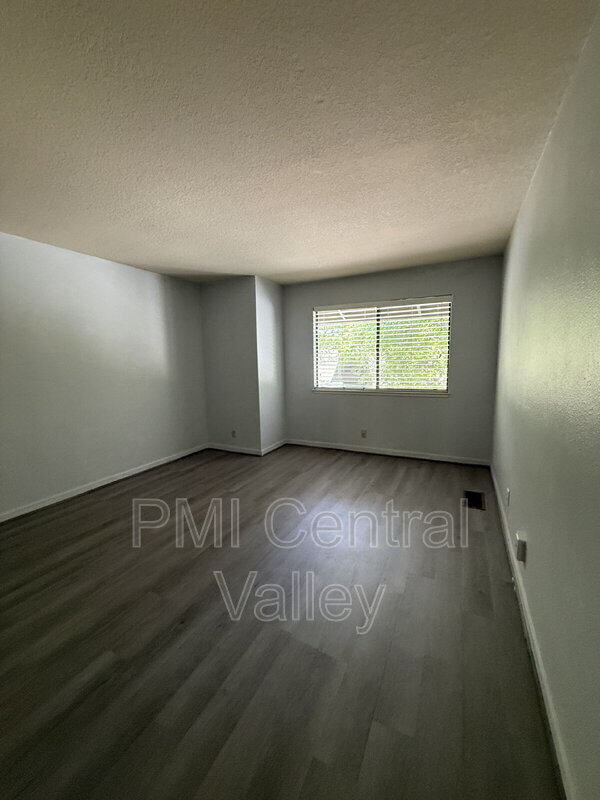 Building Photo - 1725 Edgebrook Dr