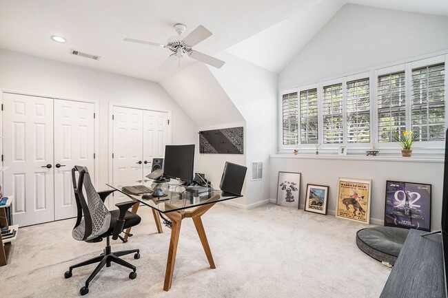 Building Photo - Luxury Townhome Where Midtown Meets Buckhead