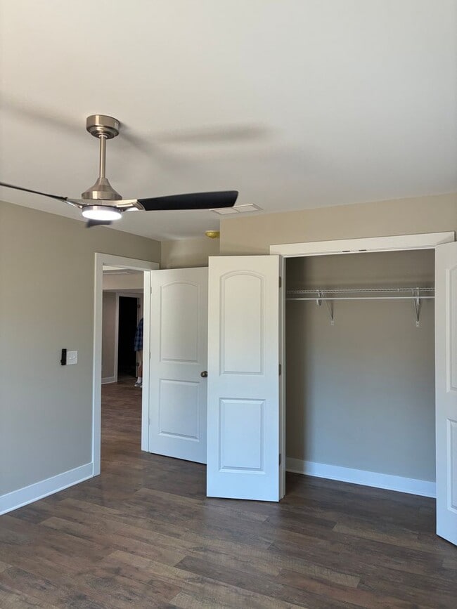 Building Photo - 102 Twin Lakes Dr