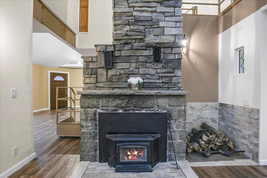 Building Photo - 338 Clove Rd