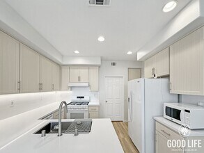 Building Photo - Fully Renovated 2BD/2.5BA in Aliso Viejo | Fireplace, Private Patio, Pool/Spa & Attached Garage