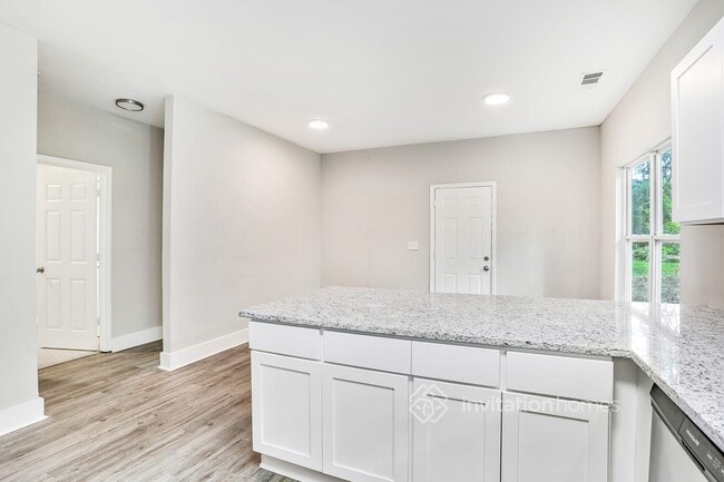 Building Photo - 3986 Bakers Ferry Rd SW