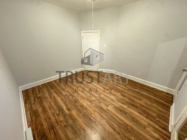 Building Photo - 2446 N 33rd St