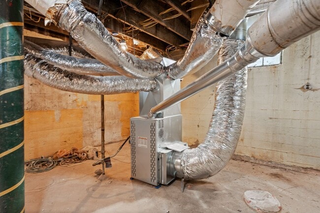 Building Photo - Newly Updated 3 Bed Home