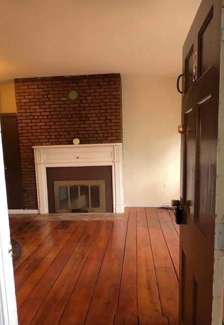 Building Photo - 107 S River St