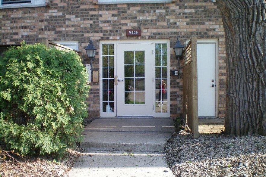 Security Entry - 4508 Cedar Lake Rd S