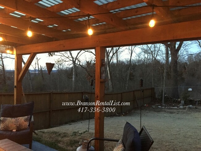 Building Photo - Now Pre-leasing for Mid-April