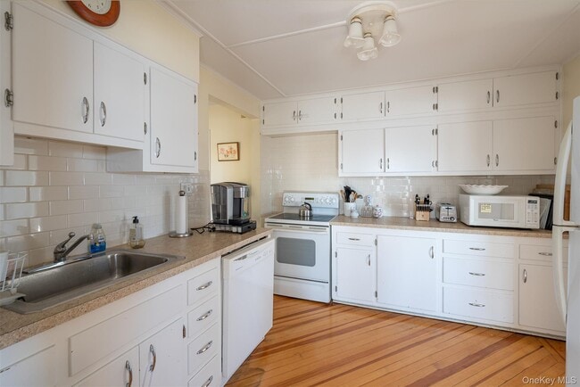 Building Photo - 43 Pye Ln