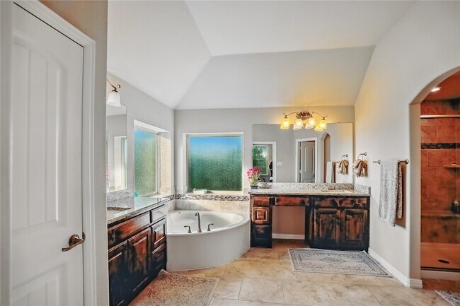 Building Photo - 1001 Vineyard Dr