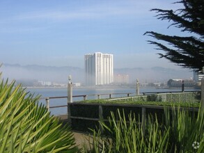 Building Photo - One Bedroom One Bath Condo in Emeryville P...