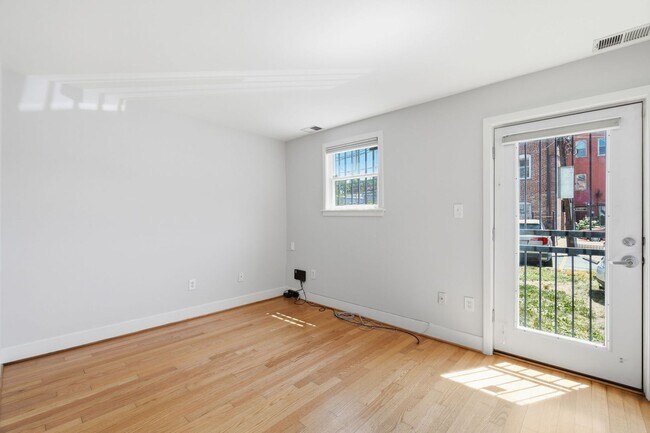 Building Photo - 1BR in the Heart of Logan Circle