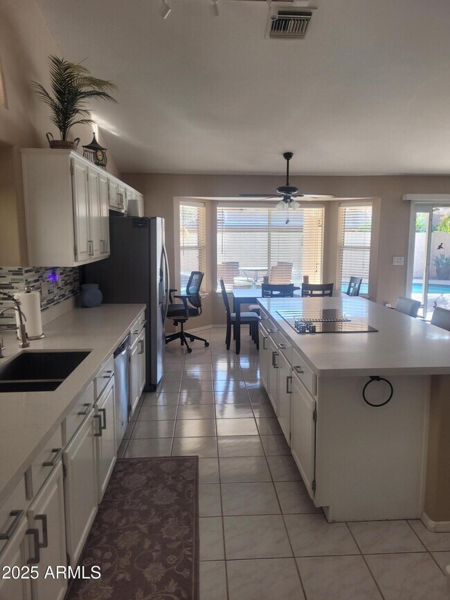 Building Photo - 14575 W Morning Star Trail