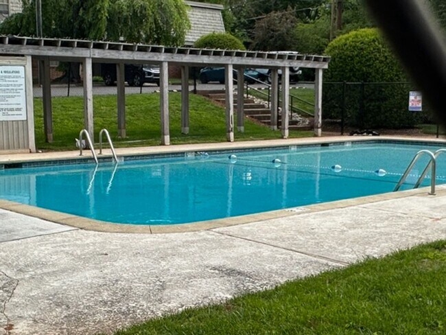 Building Photo - 3830 Country Club Rd