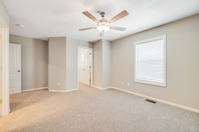 Building Photo - 511 Pine Dr
