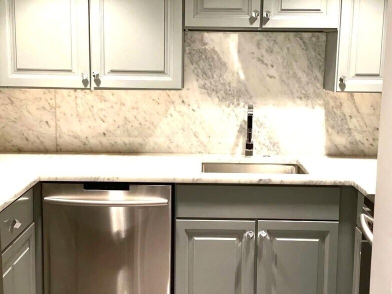 Building Photo - 195 14th St NE