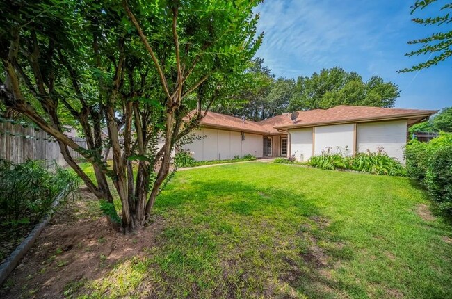 Building Photo - 2507 Radcliffe Dr