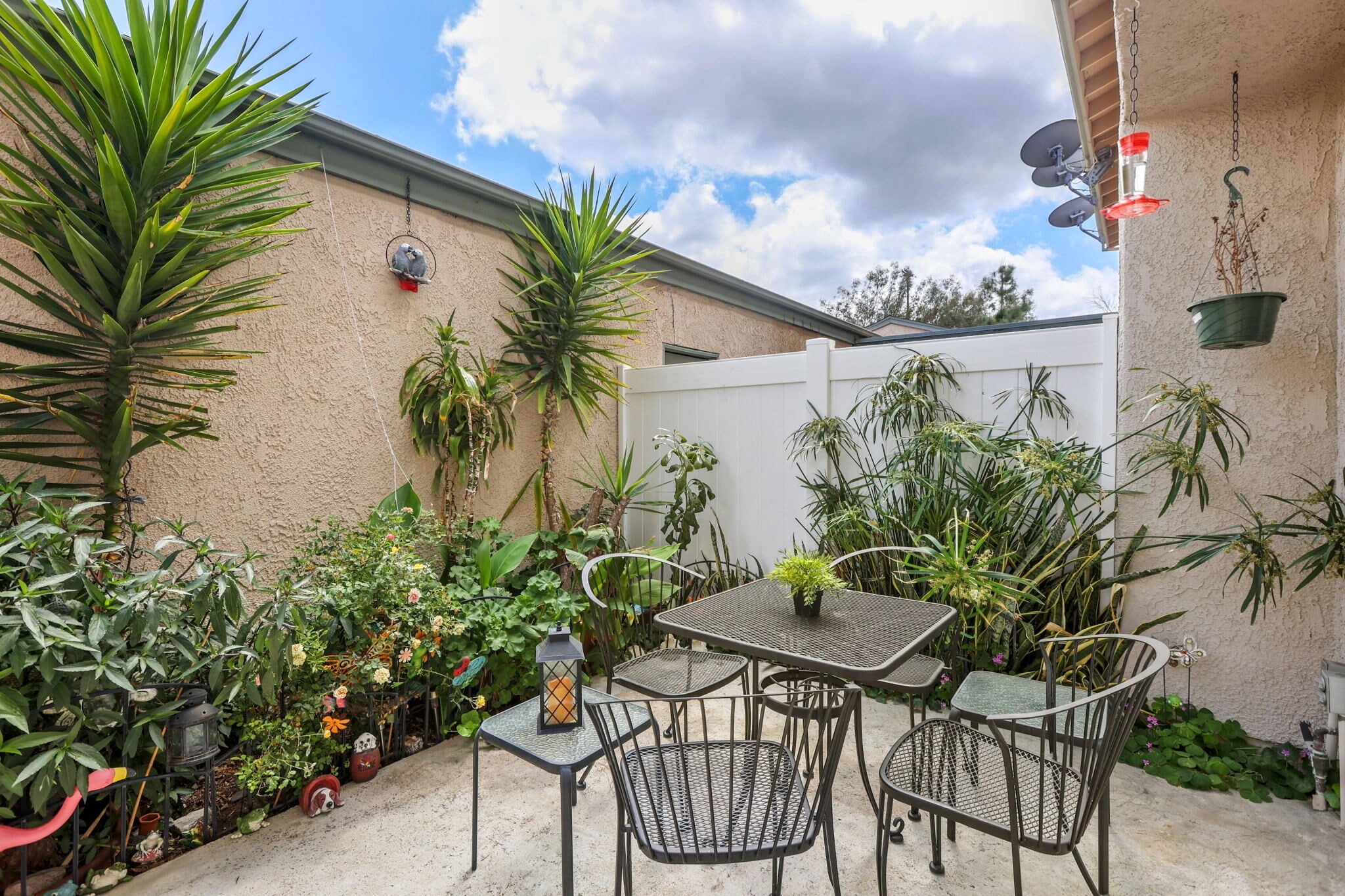 Patio - 8341 Grenoble St