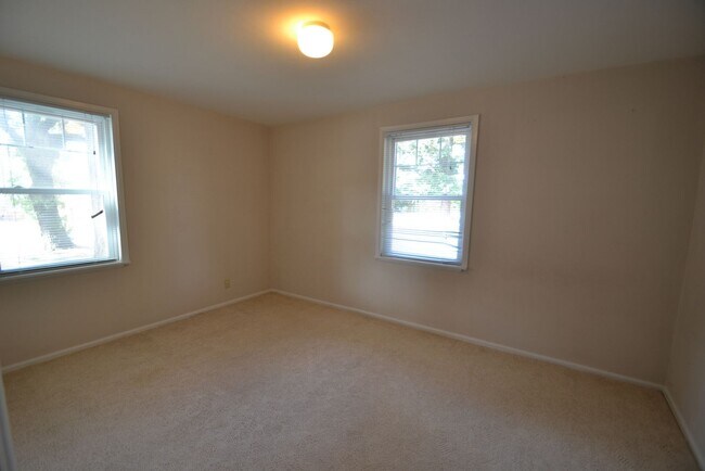 Building Photo - 13702 Densmore Ave N