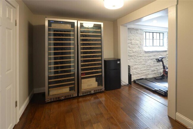 Building Photo - 937 S Bemiston Ave